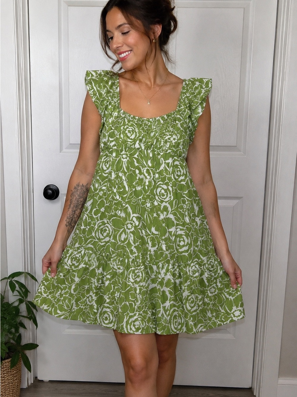Blu Pepper Green & White Floral Smocked Tiered Dress Size Medium